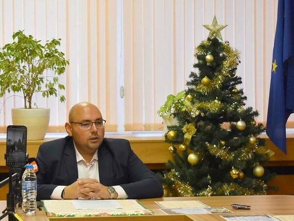 Коледната елха в Разград грейва на 8 декември