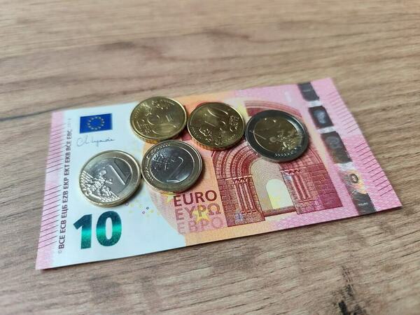 Измама: пенсионер получи 15 евро срещу 300 лева