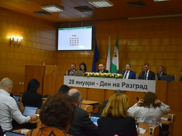 Одобриха тримата нови почетни граждани