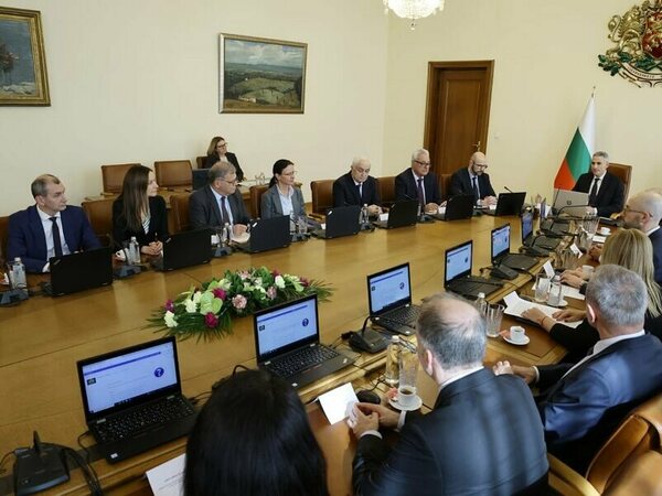 Смениха всички областни управители