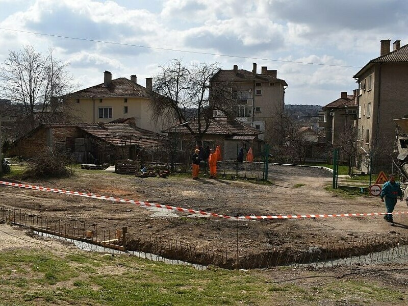 Обновяват вътрешно квартално пространство