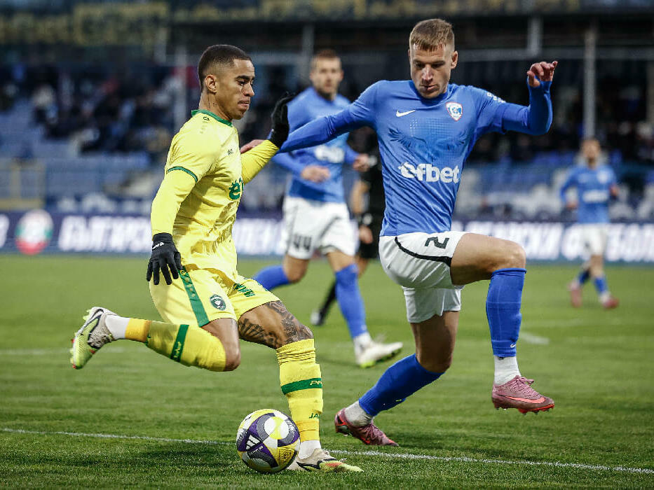 Шампионите с лесен успех над „Спартак“