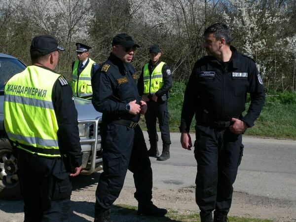 Кмет на село в ареста за купуване на гласове