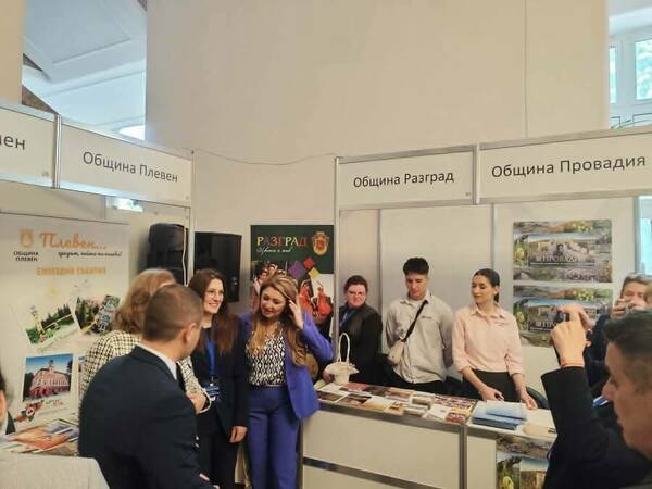 Разград с щанд на изложението „Уикенд туризъм“