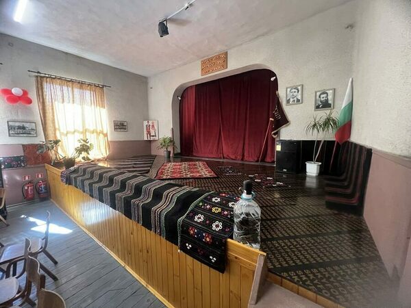 Текущи ремонти в 11 читалища