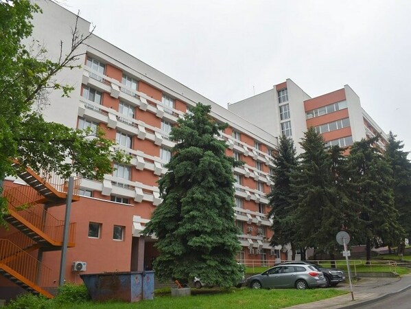 Откриха обновеното ученическо общежитие в Разград