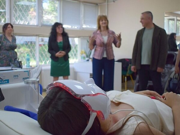 Нови учебни кабинети за бъдещи фризьори и козметици