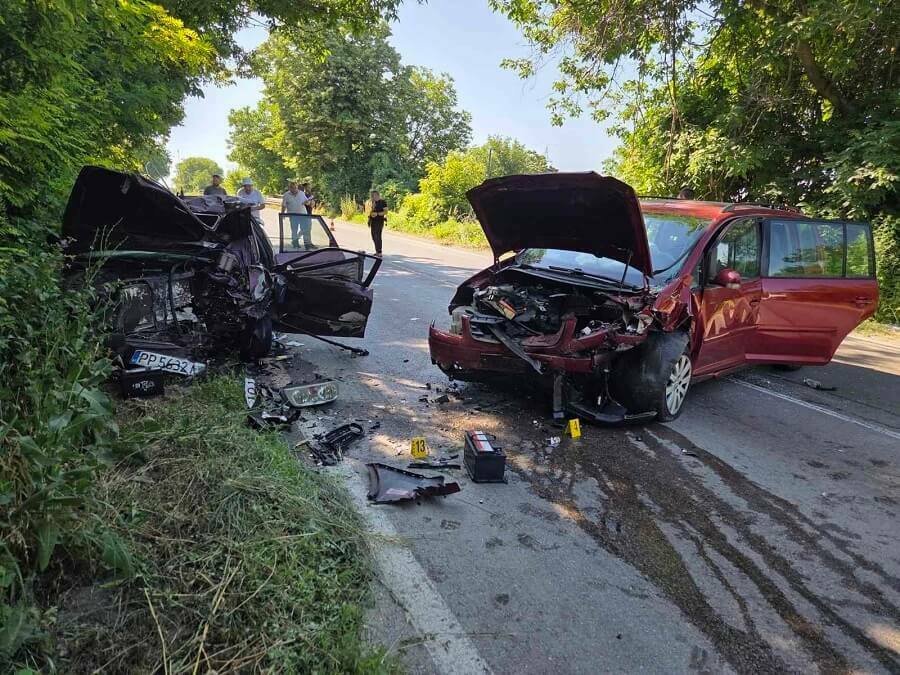 Водач заспа зад волана и предизвика тежка катастрофа