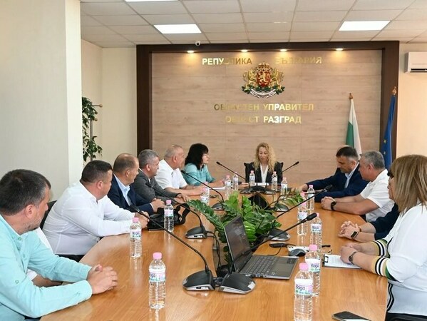 Кметове поставиха местни проблеми пред областния управител