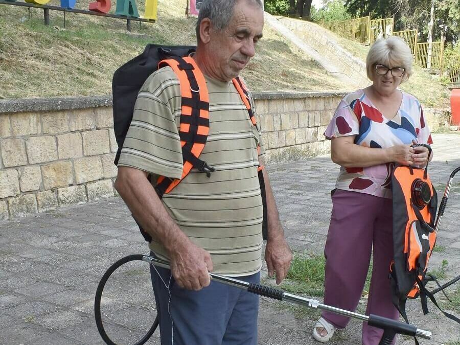 Противопожарни раници за доброволци по селата