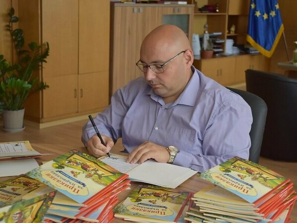 Книжка с приказки за всеки първокласник