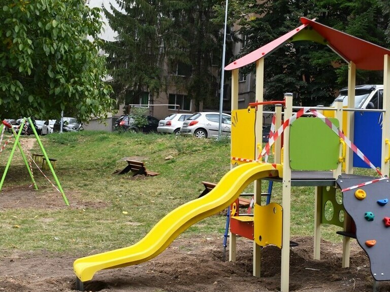Подменят съоръжения на детски площадки в Разград