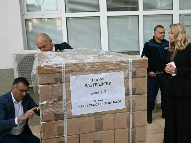 Бюлетините пристигнаха